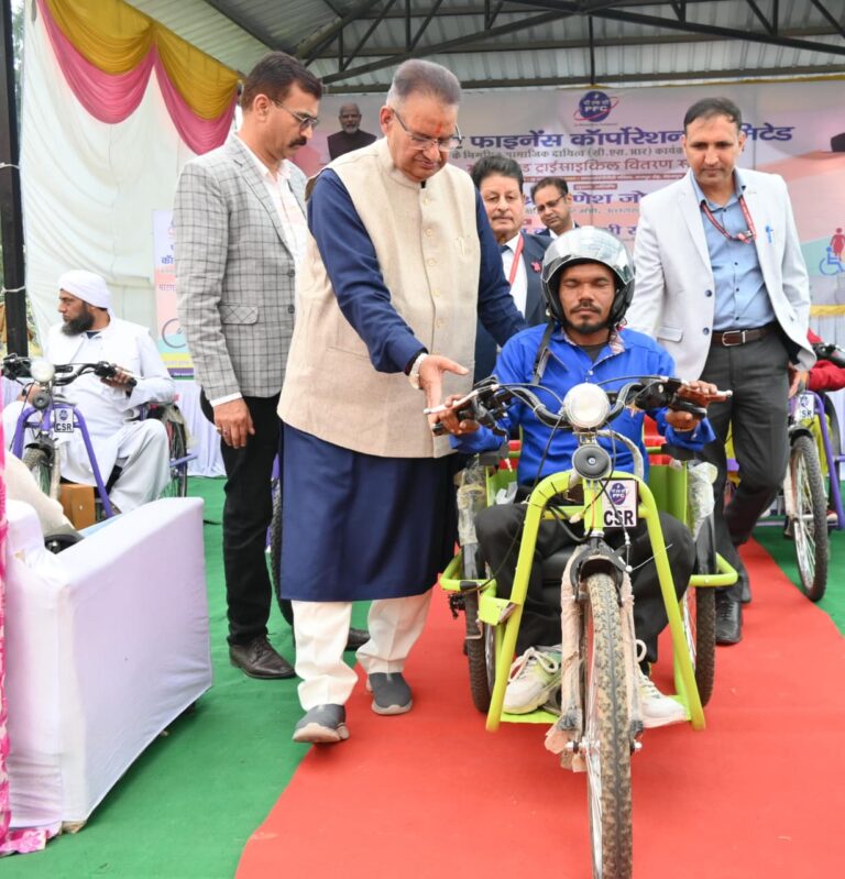कैबिनेट मंत्री गणेश जोशी ने दिव्यांगजनों को 169 निशुल्क मोटराइज्ड ट्राईसाइकिलों किया वितरण