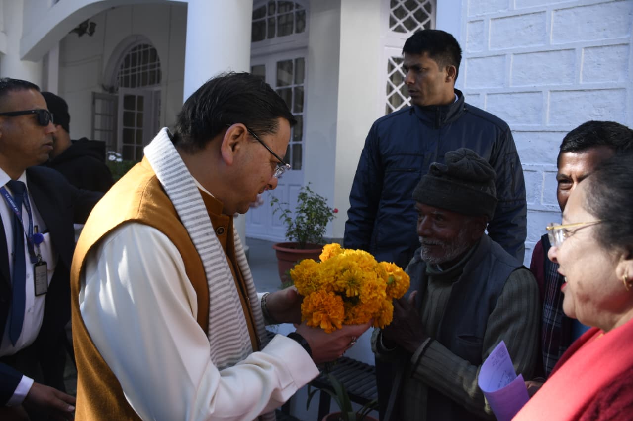 सीएम धामी ने बढ़ती ठंड पर जताई चिंता, प्रदेशभर में रेन बसेरों की सुविधाएं सुदृढ़ करने के निर्देश