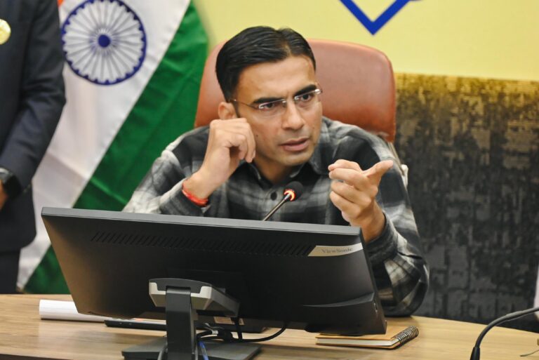 स्कूल प्रबन्धन ने टीसी देने से की आनाकानी, डीएम तक पंहुचा मामला तो 02 दिन में जारी हुई टीसी; फीस माफ