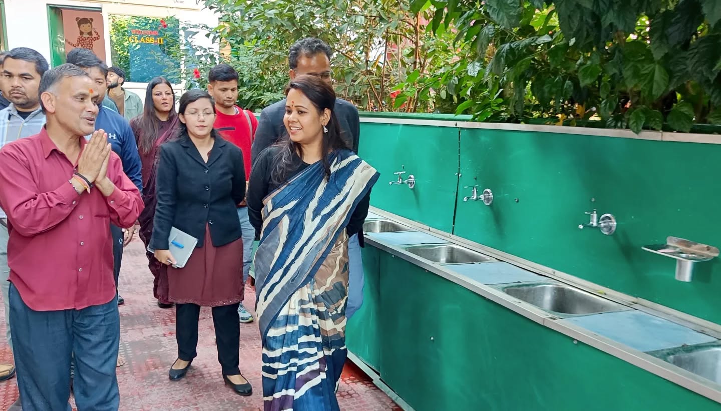 कपकोट पीएमश्री विद्यालय में डीएम आकांक्षा कोंडे का निरीक्षण — शिक्षा की गुणवत्ता और नवाचारों की सराहना