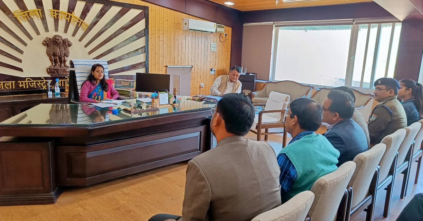 14 महीने से लंबित वेतन 25 नवंबर तक दें — डीएम आकांक्षा कोंडे की अल्मोड़ा मैग्नेसाइट प्रबंधन को सख्त चेतावनी