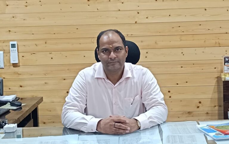 पेयजल समस्याओं पर जिलाधिकारी का सख्त रुख: शिकायतों पर तत्काल कार्यवाही के निर्देश