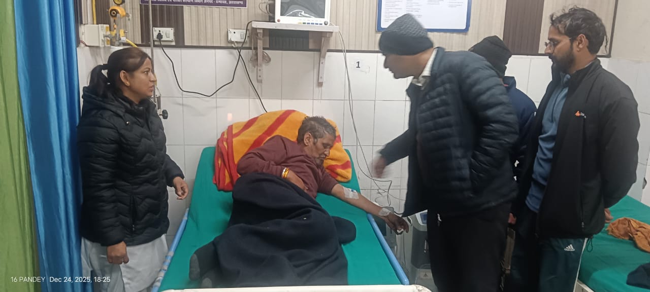 शीतलहर के दृष्टिगत जिलाधिकारी ने जिला चिकित्सालय चम्पावत का देर शाम किया निरीक्षण