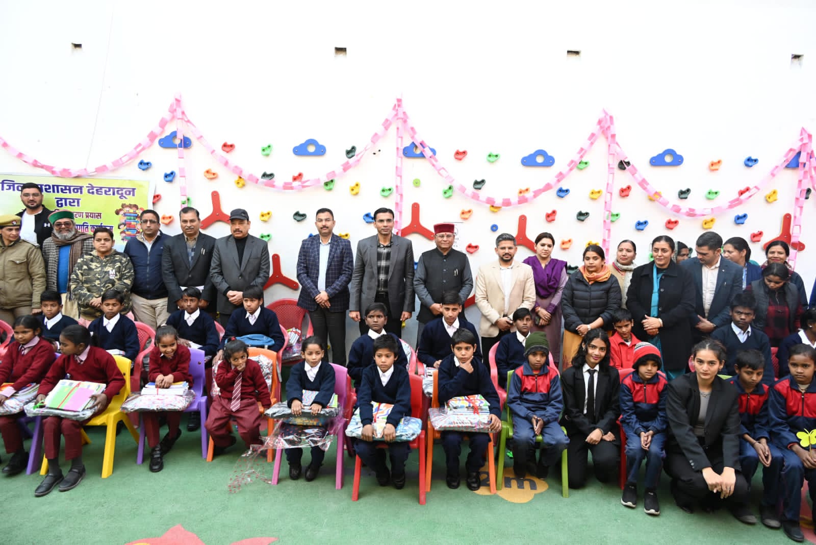 घनघोर अंधकार से शिक्षा के उजाले की ओरः जिला प्रशासन की सार्थक पहल आधुनिक इंटेंसिव केयर सेंटर, 154 बच्चे शिक्षा की मुख्यधारा से जुड़े
