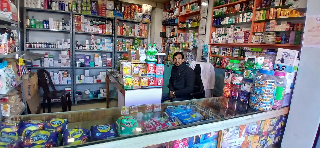 मुख्यमंत्री स्वरोजगार योजना से बदली तक़दीर: अल्मोड़ा के नितिन शाह बने आत्मनिर्भर, चार युवाओं को दिया रोजगार