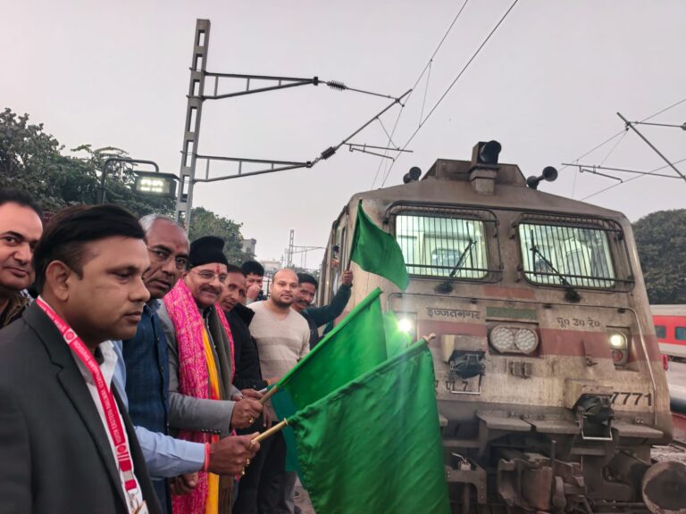 लालकुआं से बेंगलुरु के लिए सीधी रेल सेवा की सौगात