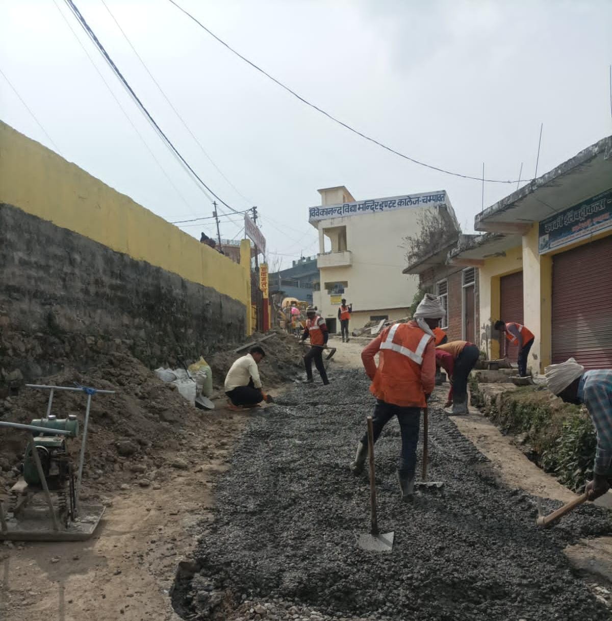 चम्पावत में पाइपलाइन कार्य के बाद क्षतिग्रस्त मार्ग बहाल, आवागमन सुचारु