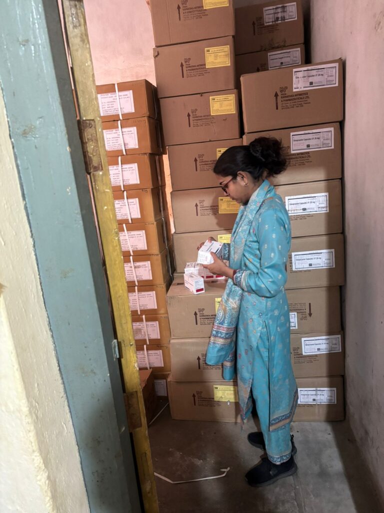 केंद्रीय औषधि भंडार का गहन निरीक्षण, दवाओं की गुणवत्ता जाँच हेतु नमूने भेजे गए