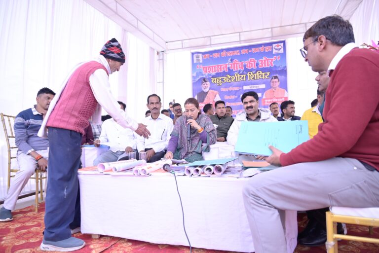 सोमेश्वर में बहुउद्देशीय शिविर: कैबिनेट मंत्री ने सुनीं जन समस्याएं, 552 लाभार्थी लाभान्वित