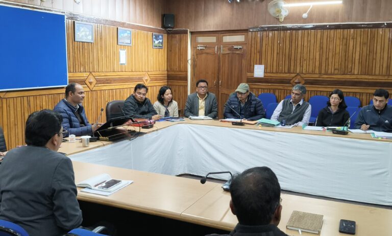 दूरस्थ क्षेत्रों में कनेक्टिविटी सुनिश्चित करने पर जिलाधिकारी का बल: टेलीकॉम कंपनियों को निर्देश