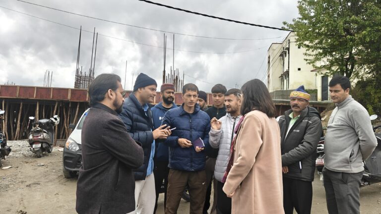 चम्पावत में गैस आपूर्ति सुनिश्चित करने हेतु जिलाधिकारी का निरीक्षण, दिए महत्वपूर्ण निर्देश