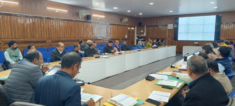चम्पावत जिलाधिकारी ने कानून व्यवस्था, राजस्व कार्यों की समीक्षा की; लंबित मामलों के शीघ्र निस्तारण के निर्देश