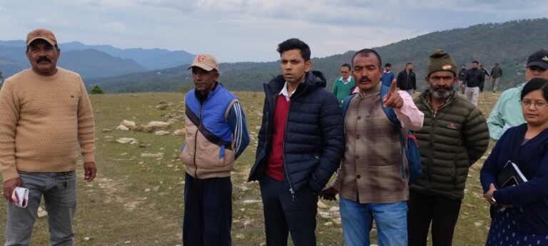 बल्टा गांव में जिलाधिकारी का स्थलीय निरीक्षण, विकास कार्यों की समीक्षा