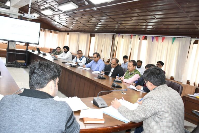 नैनीताल में मोबाइल कनेक्टिविटी और भारत नेट परियोजना की समीक्षा