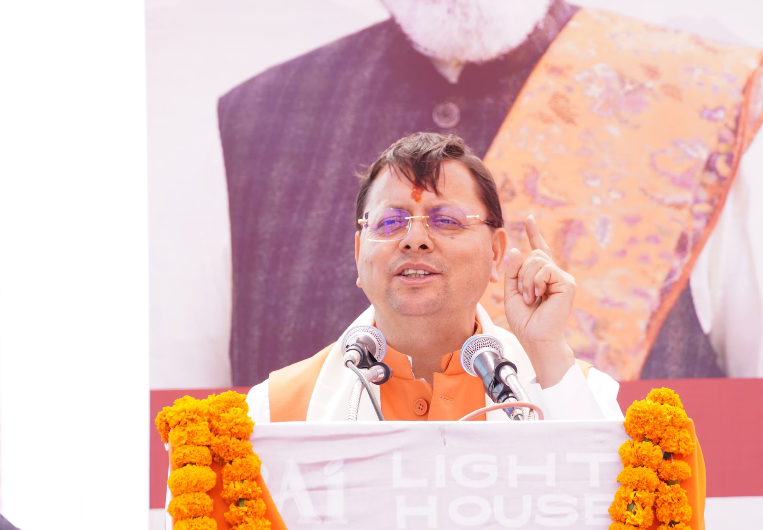 चम्पावत में मुख्यमंत्री ने 36.82 करोड़ की परियोजनाओं का लोकार्पण और शिलान्यास किया, राष्ट्रीय ध्वज का भी अनावरण