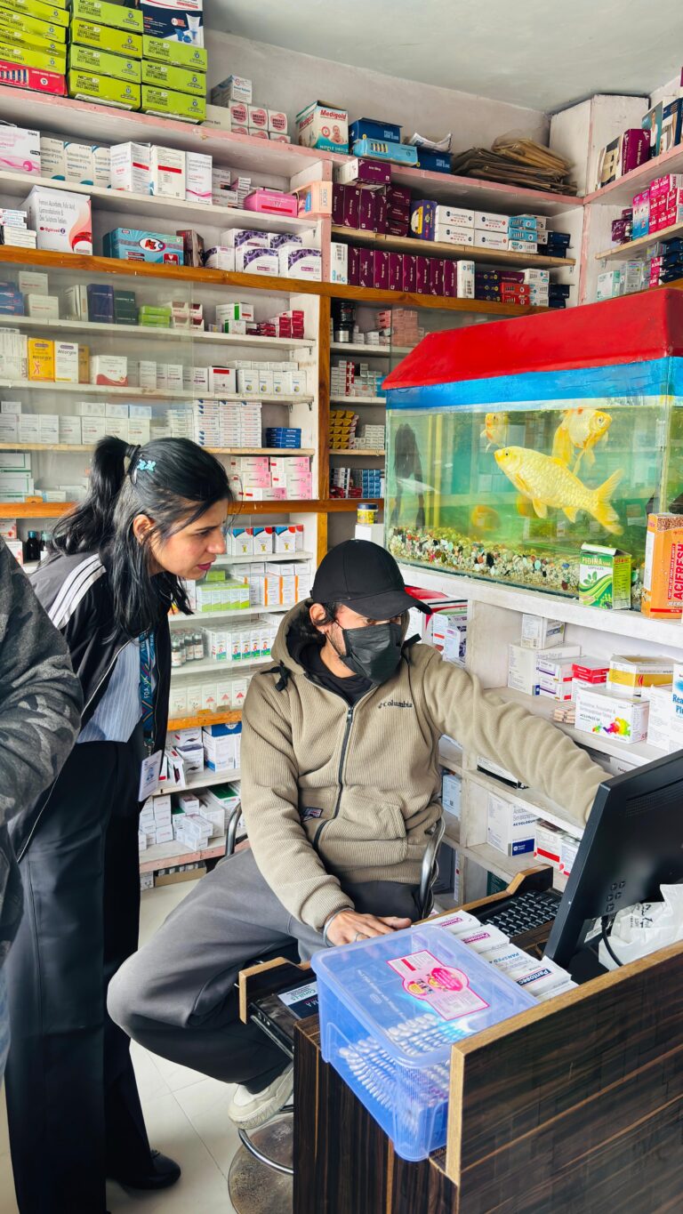 बागेश्वर में मेडिकल स्टोर्स पर बड़ी कार्रवाई: दो की दवा बिक्री पर रोक, एक लाइसेंस निरस्त करने की संस्तुति