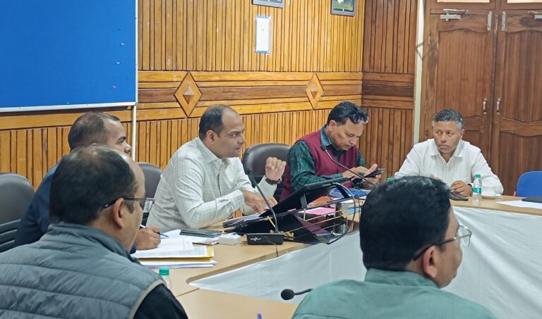 उर्वरक आपूर्ति और कालाबाजारी रोकने के लिए जिलाधिकारी ने दिए सख्त निर्देश