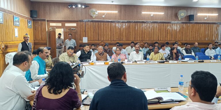 चम्पावत में दिशा बैठक: केंद्र पोषित योजनाओं की प्रगति और कार्य गुणवत्ता की समीक्षा