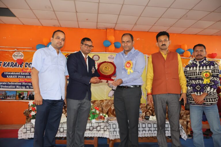 लोहाघाट में जिला कराटे चैंपियनशिप शुरू, जिलाधिकारी ने खिलाड़ियों का उत्साह बढ़ाया