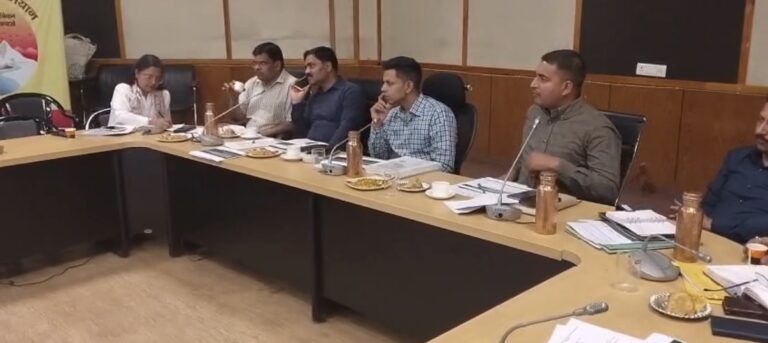 अल्मोड़ा में वन बहाली और आजीविका संवर्धन को लेकर समीक्षा बैठक, धसपड़ ग्राम में शुरू होगा पायलट प्रोजेक्ट