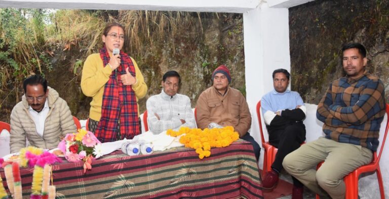 सोमेश्वर के कंडोलिया मनान में जन मिलन कार्यक्रम, मंत्री ने विकास कार्यों के लिए की 13.50 लाख की घोषणा