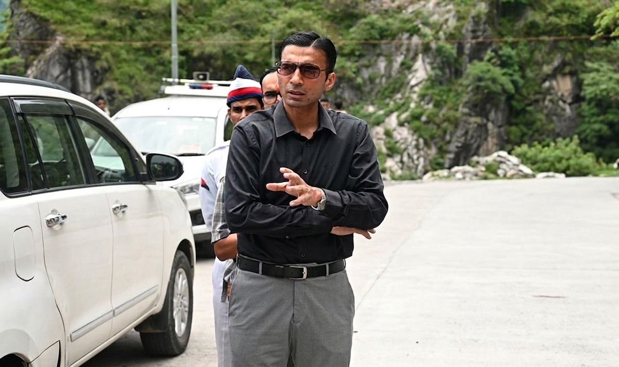 यहाँ मजिस्ट्रेट का बड़ा एक्शन स्वतः संज्ञान लेकर गुंडा एक्ट में बुक कर किया जिला बदर