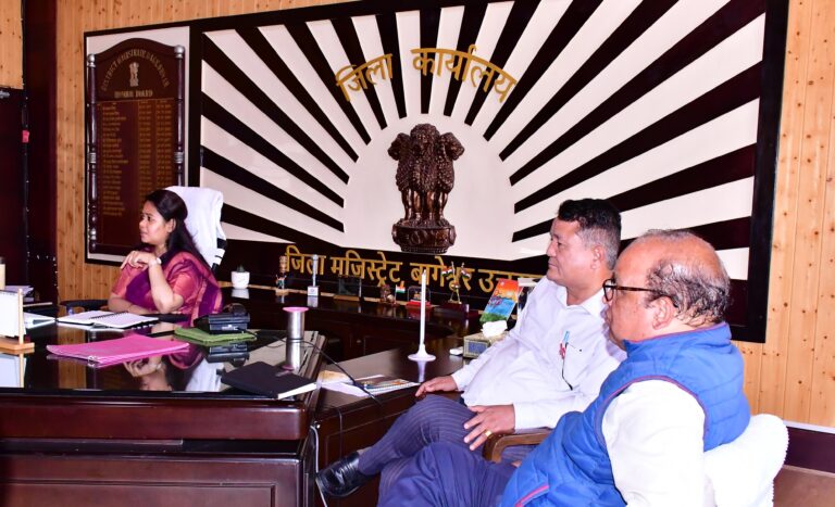 बागेश्वर में यातायात सुधार के लिए जिलाधिकारी ने दिए पार्किंग निर्माण और कड़े नियमों के निर्देश