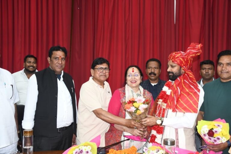 राज्य सफाई कर्मचारी आयोग ने की सफाई कर्मियों की समस्याओं की समीक्षा, अधिकारियों को दिए आवश्यक निर्देश