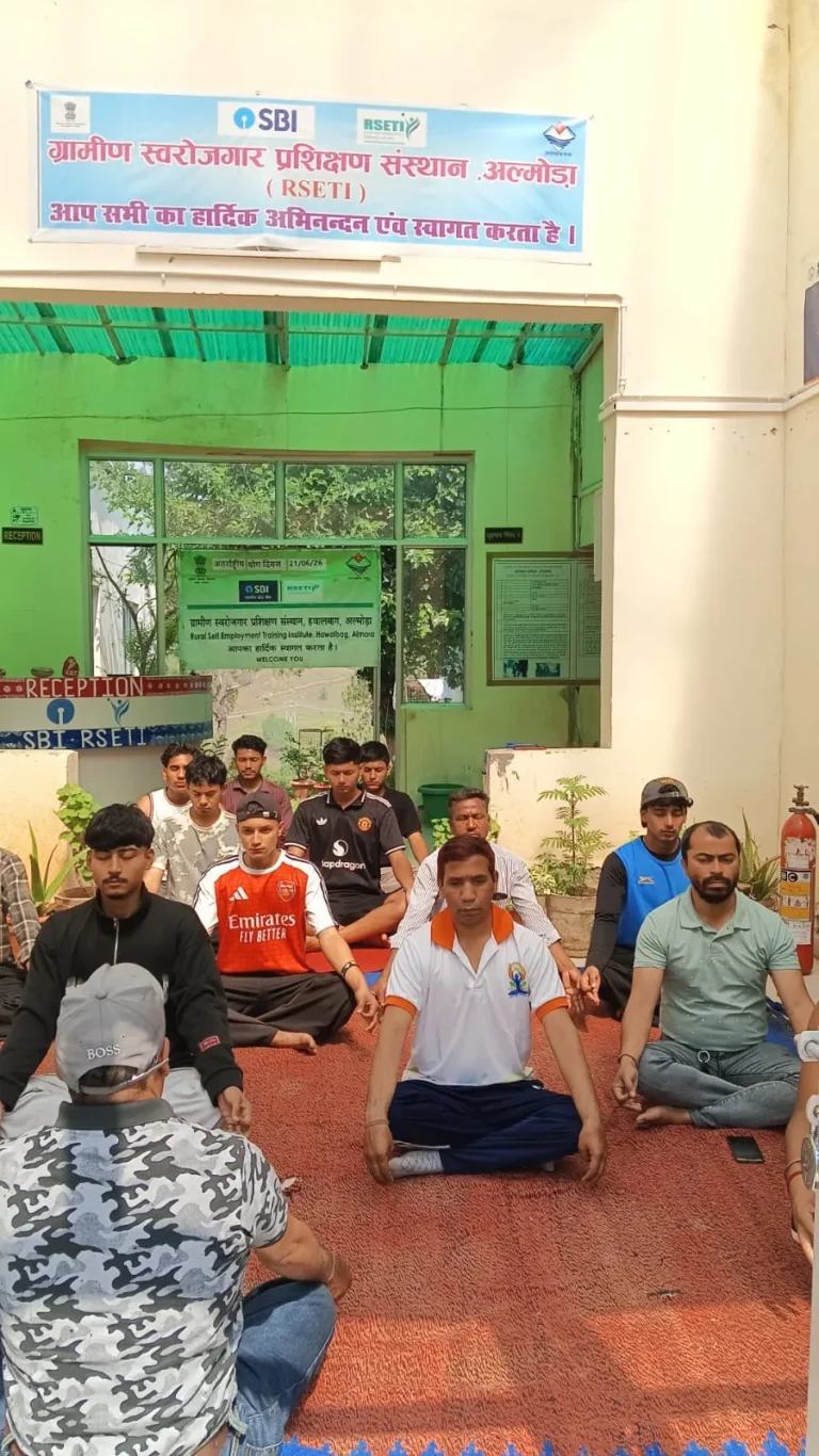 अल्मोड़ा में अंतर्राष्ट्रीय योग दिवस पर आरसेटी हवालबाग में योग शिविर का आयोजन