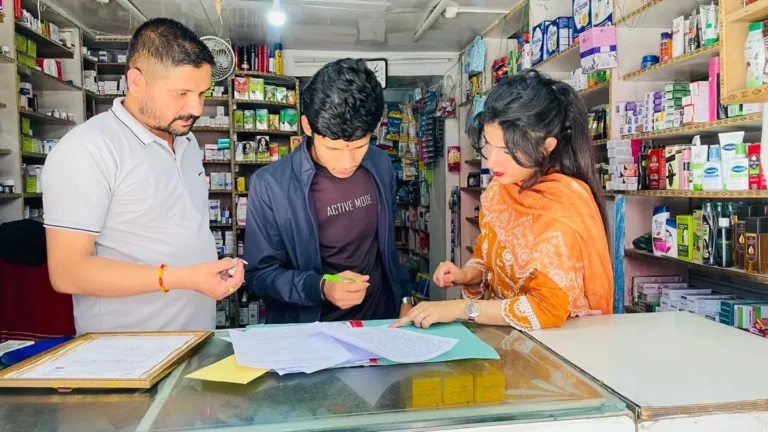 अल्मोड़ा में औषधि निरीक्षक का औचक निरीक्षण, एक मेडिकल स्टोर पर क्रय-विक्रय पर रोक