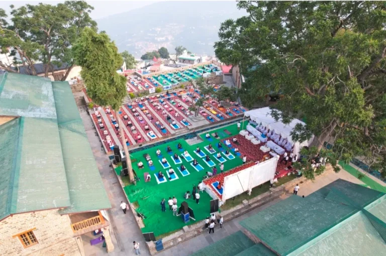 अल्मोड़ा में अंतरराष्ट्रीय योग दिवस पर ‘वृद्धावस्था के लिए योग’ थीम पर कार्यक्रम, 515 लोगों ने किया योगाभ्यास