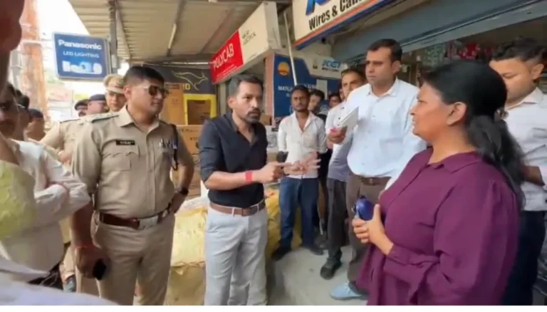 देहरादून: अंडरग्राउंड केबलिंग कार्य में लापरवाही पर जिलाधिकारी सख्त, अधीक्षण अभियंता का वेतन रोका