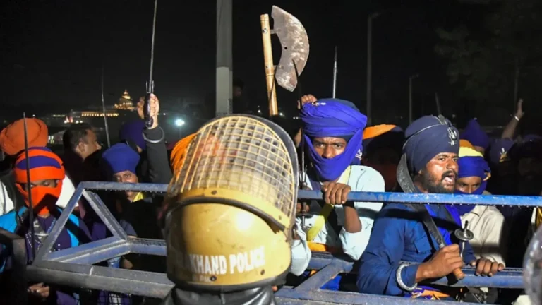 निहंग सिखों के जत्थे की वापसी, बातचीत से सुलझा विवाद