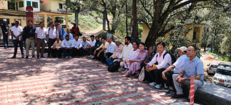 अपर सचिव लक्ष्मण सिंह ने बाराकोट में विभागीय कार्यों की समीक्षा की