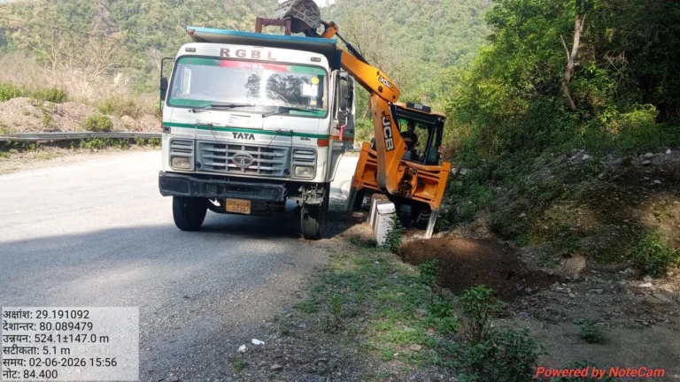 चम्पावत में मानसून से पहले सड़कों के सुधारीकरण का कार्य जारी