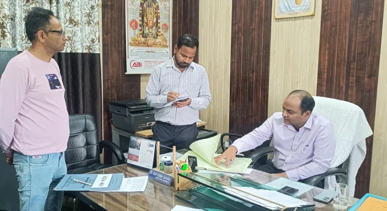 ब्रेकिंग: यूपीसीएल कार्यालय में डीएम का औचक निरीक्षण, अधिशासी अभियंता सहित छह कार्मिक अनुपस्थित मिले