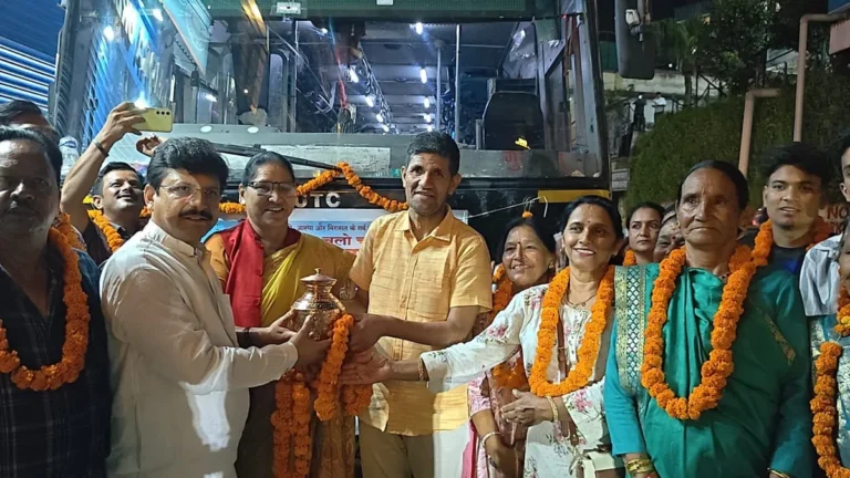 अल्मोड़ा से सोमनाथ स्वाभिमान पर्व विशेष निःशुल्क ट्रेन यात्रा के लिए 40 श्रद्धालु रवाना