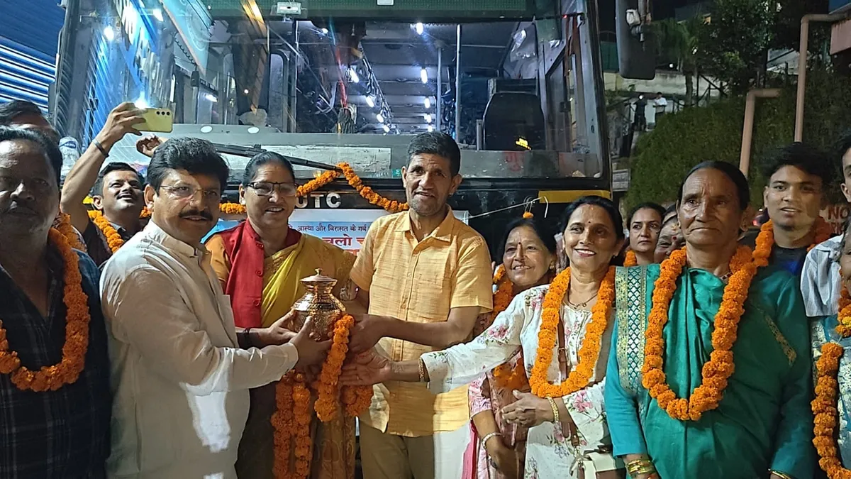 अल्मोड़ा से सोमनाथ स्वाभिमान पर्व विशेष निःशुल्क ट्रेन यात्रा के लिए 40 श्रद्धालु रवाना