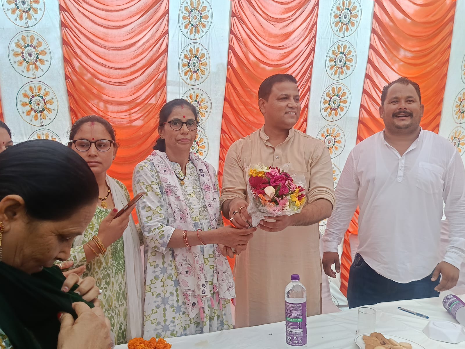 हरकपुर क्वीरा (लक्ष्मी विहार) में सीसी रोड का लोकार्पण, करोड़ों के विकास कार्य गिनाते हुए विकास भगत ने विधानसभा चुनाव लड़ने की इच्छा जताई